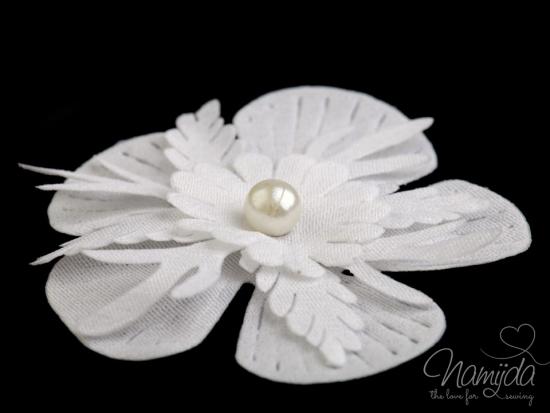 1 Stck. ♥ STOFFBLUME MIT PERLE - WeiSS - 5,3cm ♥