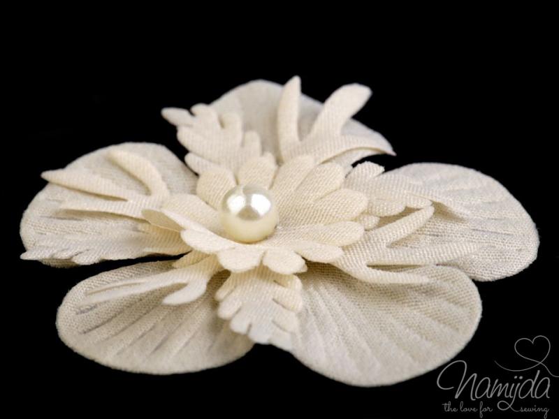 1 Stck. ♥ STOFFBLUME MIT PERLE - CREME - 5,3cm ♥