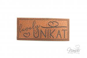 1 Stück - KuNSTLEDER LABEL - LoVELY UNIKAT - AUFNÄHER MIT VORGEDRUCKTER NÄHNAHT- 30mm x 70mm